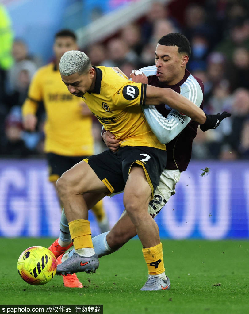 窗口期欧联焦点战，阿斯顿维拉造点机会，压力陡增，临场指挥获称赞 